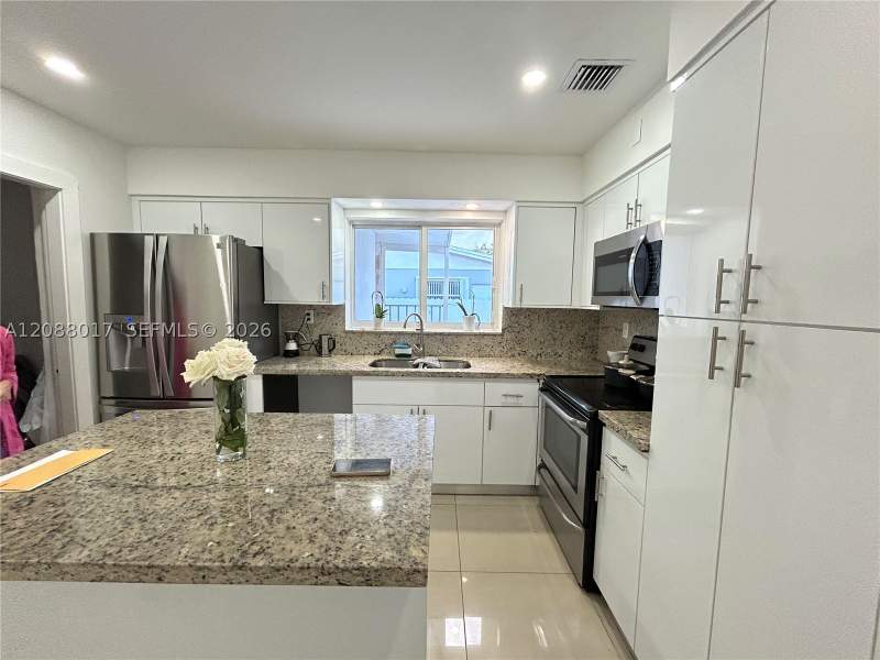 4 bedroom SingleFamilyResidence at 10521 Caribbean Blvd, Benson Manor, Cutler Bay — photo 4