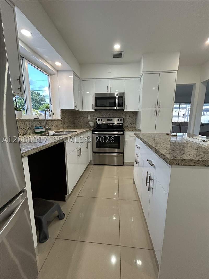 4 bedroom SingleFamilyResidence at 10521 Caribbean Blvd, Benson Manor, Cutler Bay — photo 5