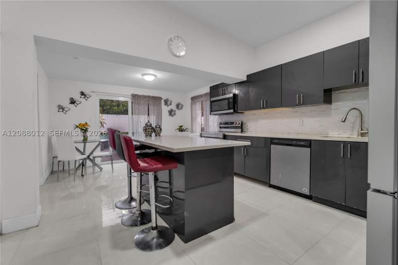 4 bedroom SingleFamilyResidence at 12501 NW 22nd Ave, Nichols Golf Estates, Miami — photo 5