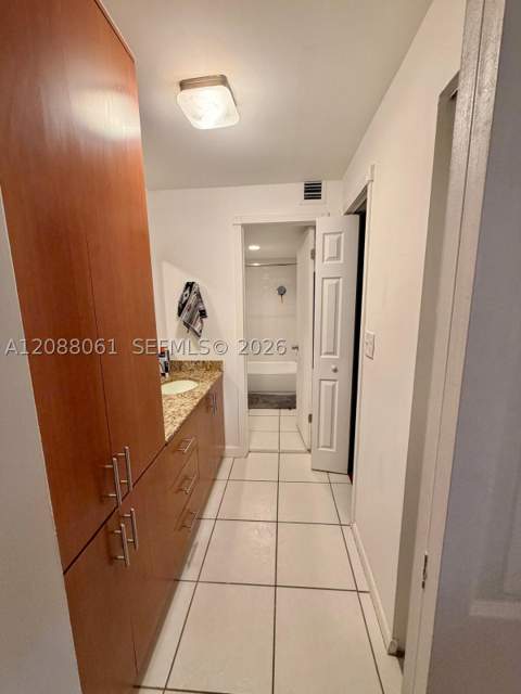 10625 SW 112th Ave 111, Miami FL - photo 12 of 33