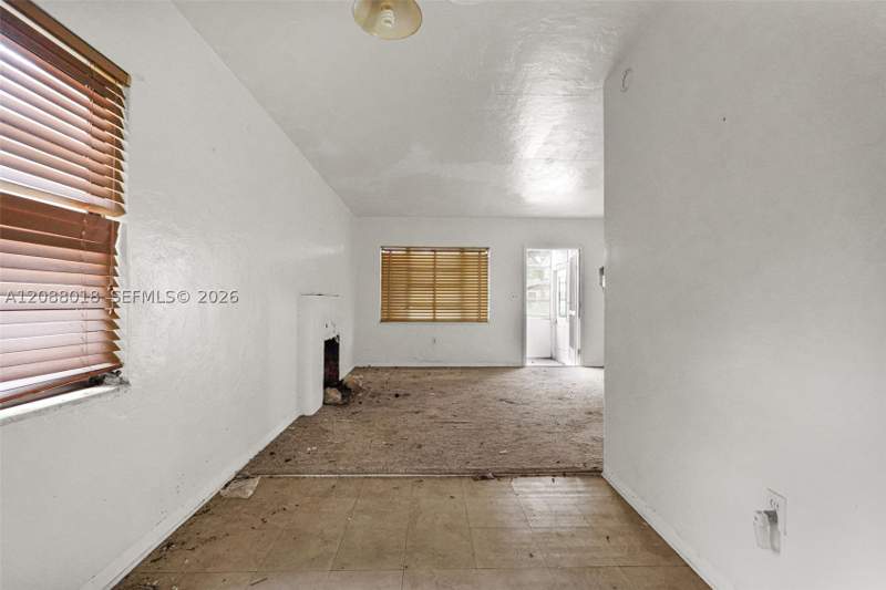 2 bedroom SingleFamilyResidence at 424 Minola Dr, Rev Pl Sec 2 Cc Estates, Miami Springs — photo 4