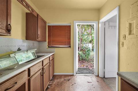 424 Minola Dr, Miami Springs FL - photo 8 of 22