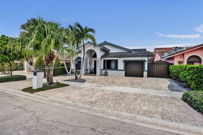 4 bedroom SingleFamilyResidence at 8971 NW 150th Ter, West Lakes Gardens 3rd Ad, Miami Lakes — photo 2