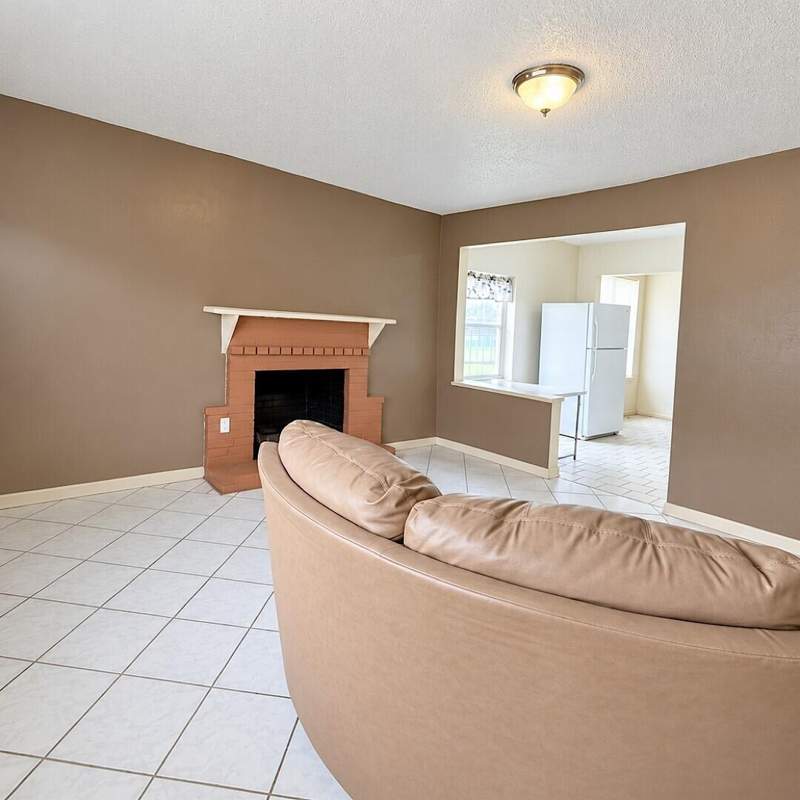 3 bedroom SingleFamilyResidence at 915 Rutland Street, Opa Locka Pl No 3, Opa Locka — photo 2