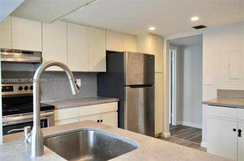 16570 NE 26th Ave 4D, North Miami Beach FL - photo 8 of 17
