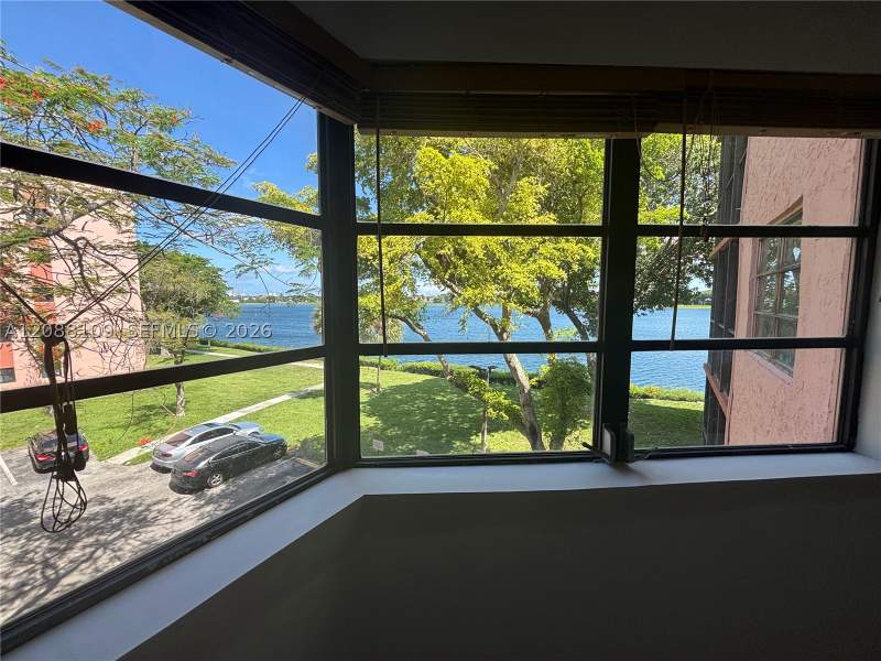 1 bedroom Condominium at 20860 San Simeon Way 303-6, Lakeview Of The Calf Club, Miami — photo 2