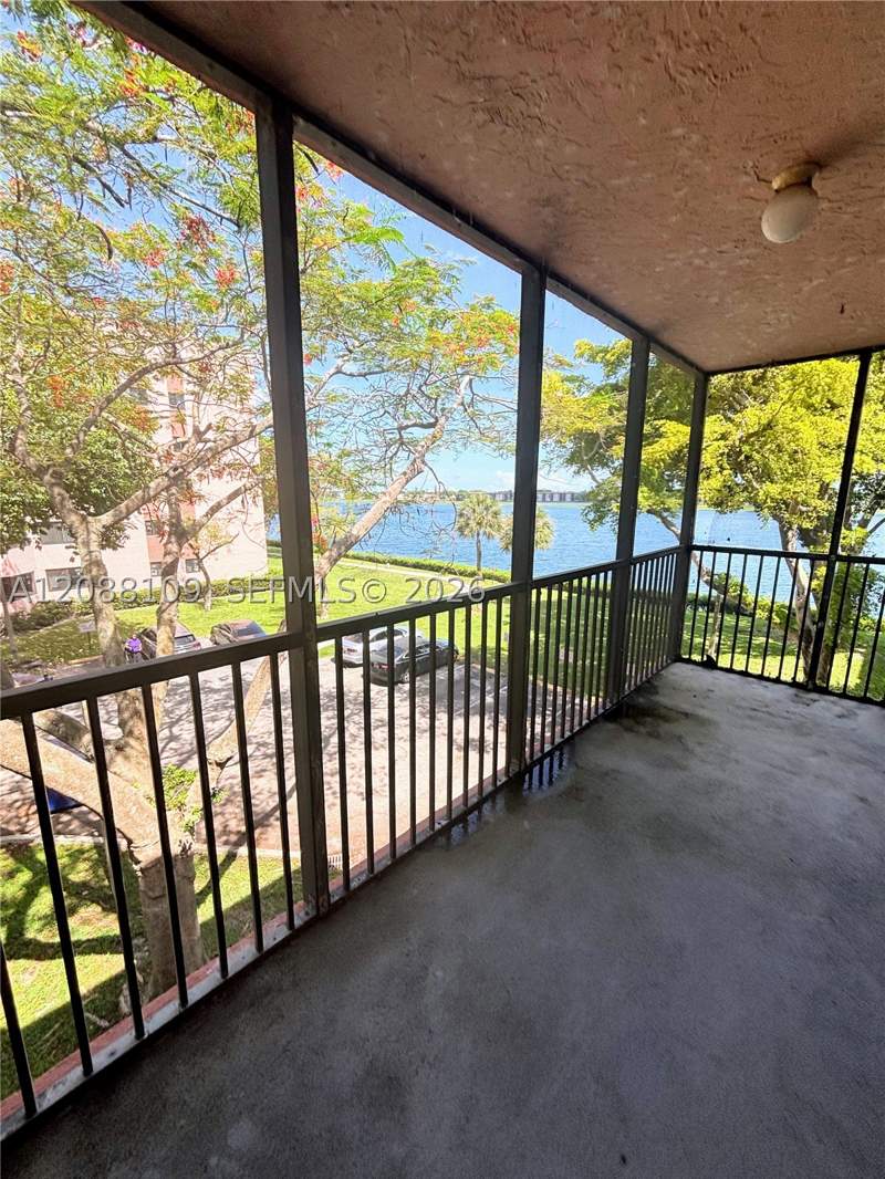1 bedroom Condominium at 20860 San Simeon Way 303-6, Lakeview Of The Calf Club, Miami — photo 3