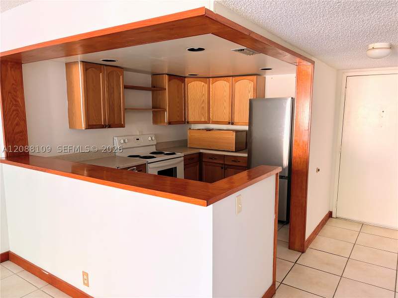 1 bedroom Condominium at 20860 San Simeon Way 303-6, Lakeview Of The Calf Club, Miami — photo 5