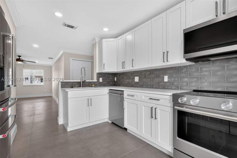 3 bedroom Condominium at 5775 NW 109th Ave 13, Doral Grand Condo, Doral — photo 2