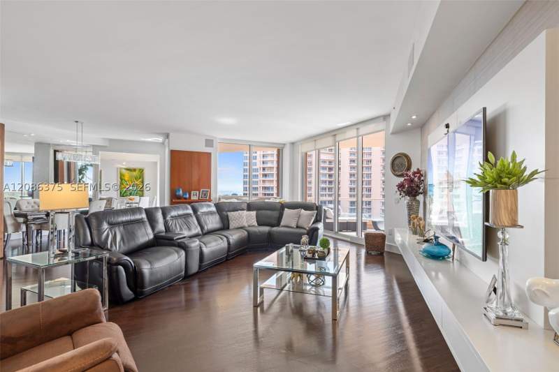 3 bedroom Condominium at 60 Edgewater Dr 9D, The Gables Condo, Coral Gables — photo 5