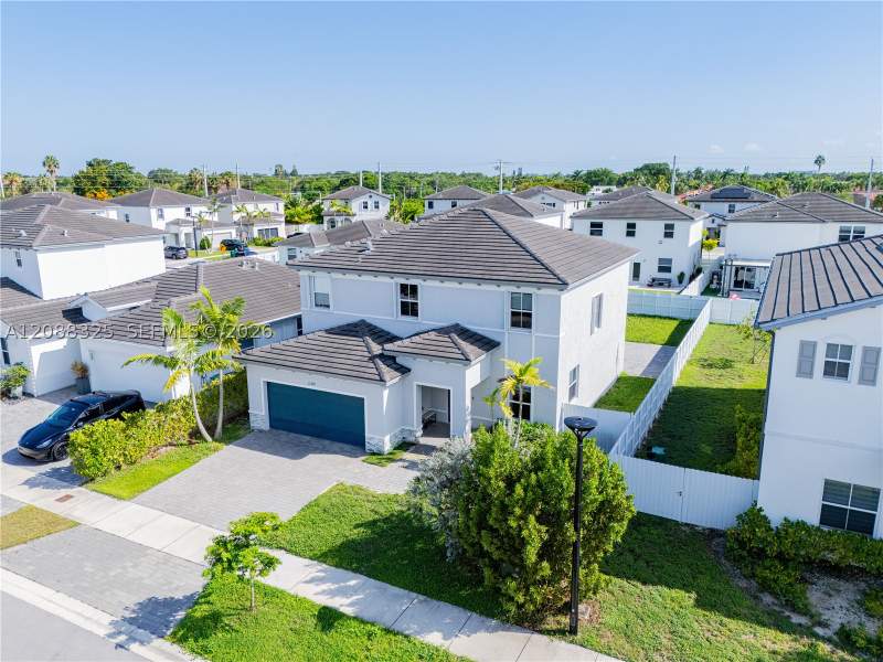 5 bedroom SingleFamilyResidence at 12740 SW 214th Ter, Siena North, Miami — photo 2