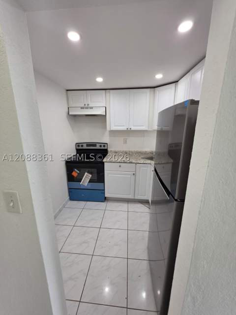 4550 NW 9th St 605E, Miami FL - photo 12 of 34