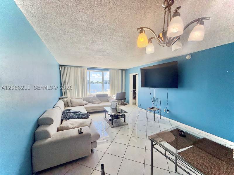 1 bedroom Condominium at 1150 NE 191st St 24, Riviera Condominium Apts, Miami — photo 4