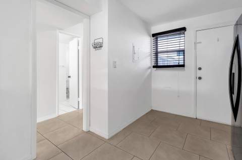 1690 NE 191st Street 405-1, North Miami Beach FL - photo 11 of 36