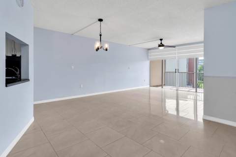 1690 NE 191st Street 405-1, North Miami Beach FL - photo 16 of 36