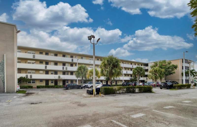 1 bedroom Condominium at 1690 NE 191st Street 405-1, Jade Winds Group Bamboo GA, North Miami Beach — photo 2