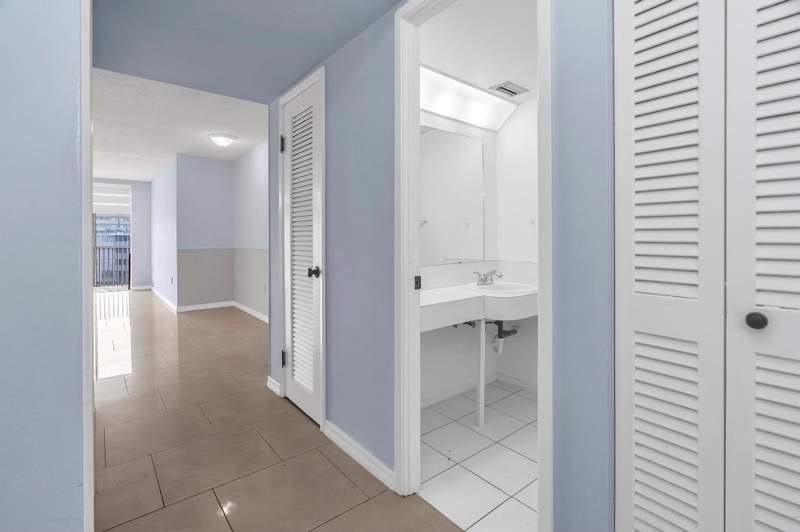 1 bedroom Condominium at 1690 NE 191st Street 405-1, Jade Winds Group Bamboo GA, North Miami Beach — photo 5