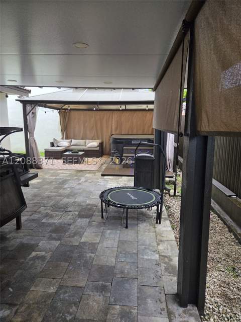 9085 NW 117th St, Hialeah Gardens FL - photo 10 of 12