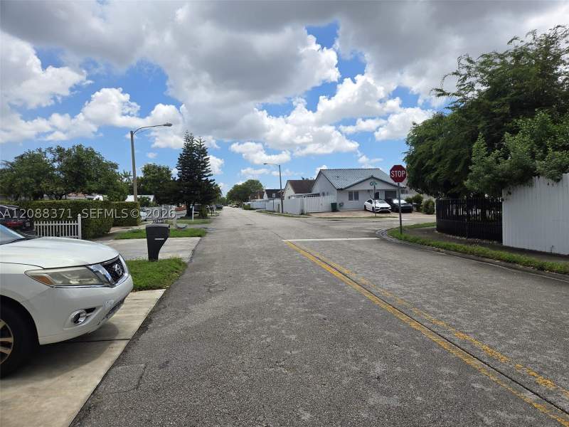 3 bedroom SingleFamilyResidence at 9085 NW 117th St, Maria Luisa Estates Sec 2, Hialeah Gardens — photo 2