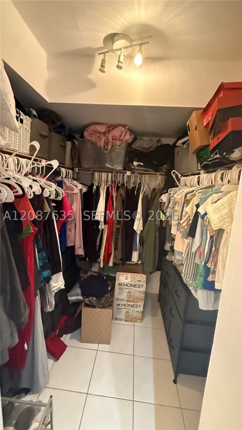 2935 NE 163rd St 2Q, North Miami Beach FL - photo 21 of 23