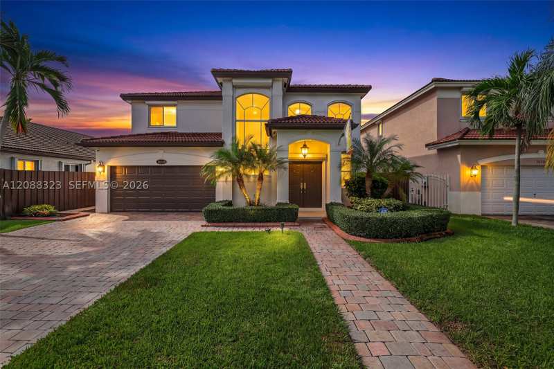 4 bedroom SingleFamilyResidence at 16290 SW 68th Ter, Sunset Lakes Estates 1st, Miami — photo 1
