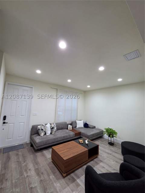 11079 W 32nd Ln, Hialeah FL - photo 10 of 19