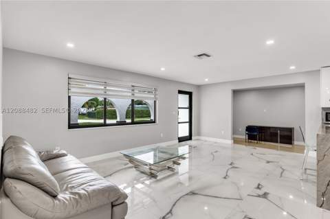 18731 SW 87th Ave, Cutler Bay FL - photo 7 of 39