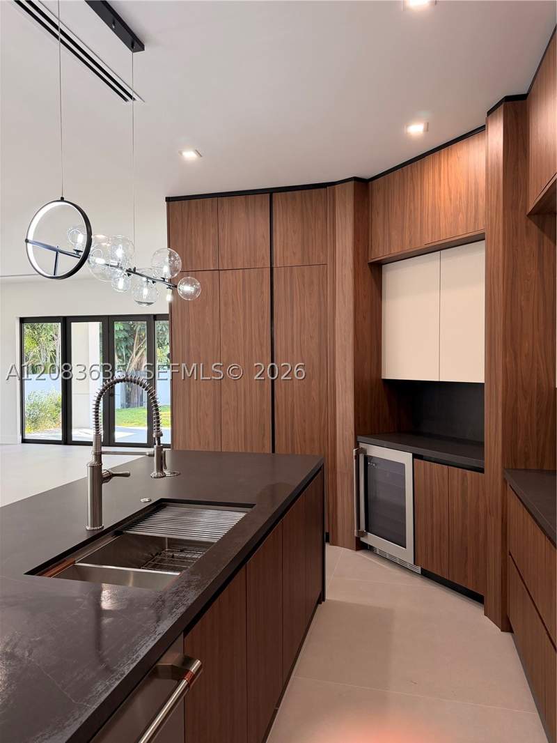 5 bedroom SingleFamilyResidence at 6790 SW 55th St, Estonia Sub, Miami — photo 2