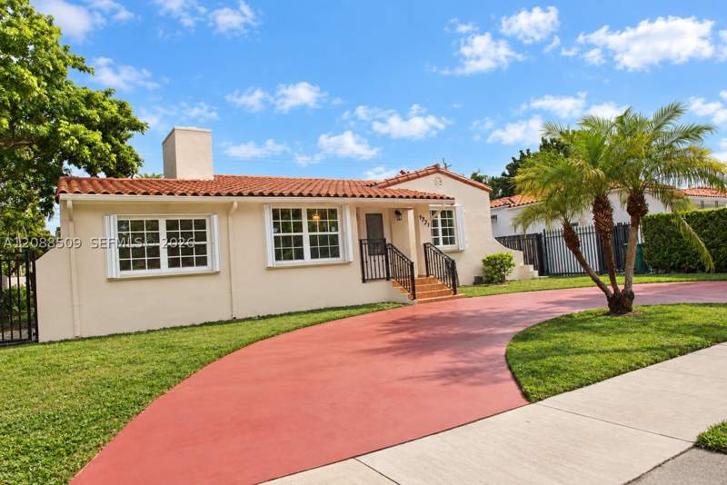 4 bedroom SingleFamilyResidence at 1771 SW 21st St, Shenandoah Manor Sec B, Miami — photo 2