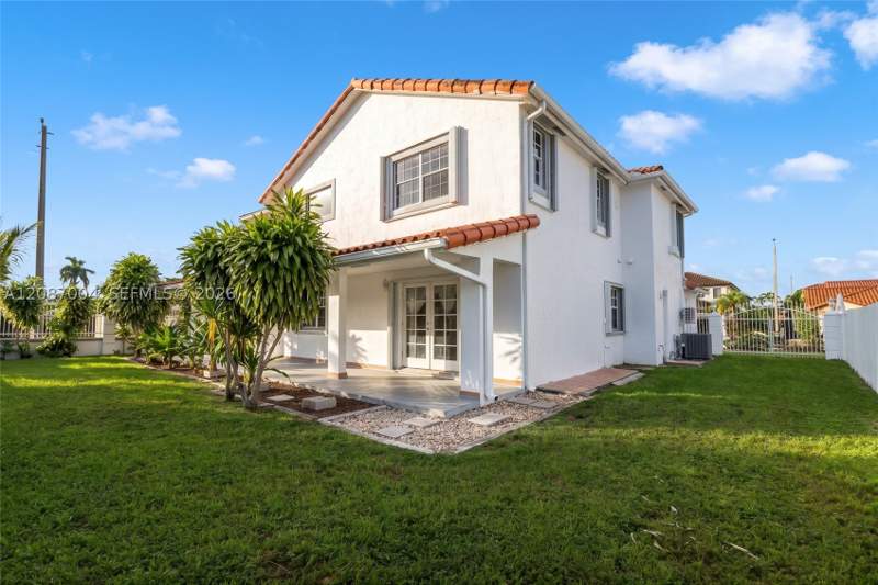 5 bedroom SingleFamilyResidence at 14203 SW 35th St, P.I. Estates, Miami — photo 2