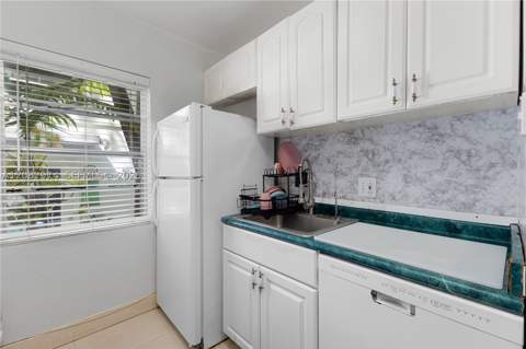 1610 Michigan Ave 5, Miami Beach FL - photo 8 of 25