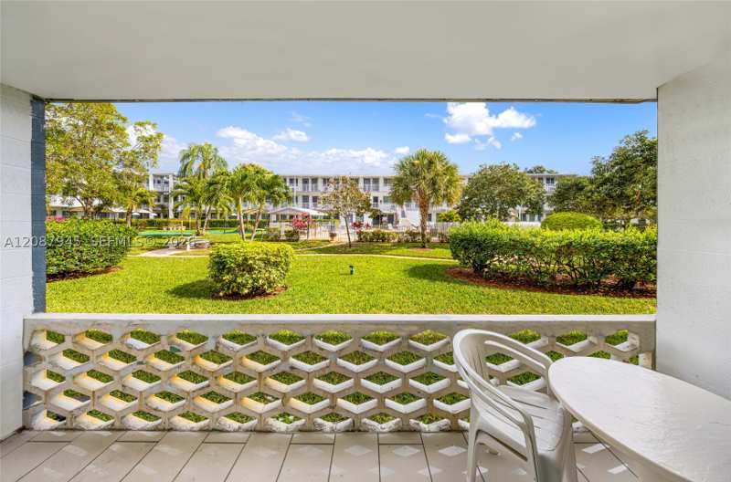 1 bedroom StockCooperative at 15610 NE 6th Ave 7D, Golden Towers No 2 Inc -, Miami — photo 1