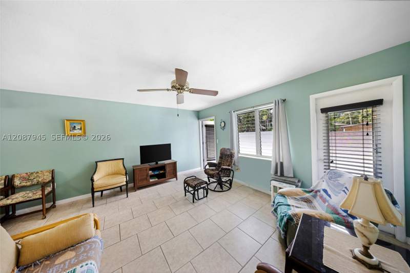 1 bedroom StockCooperative at 15610 NE 6th Ave 7D, Golden Towers No 2 Inc -, Miami — photo 2