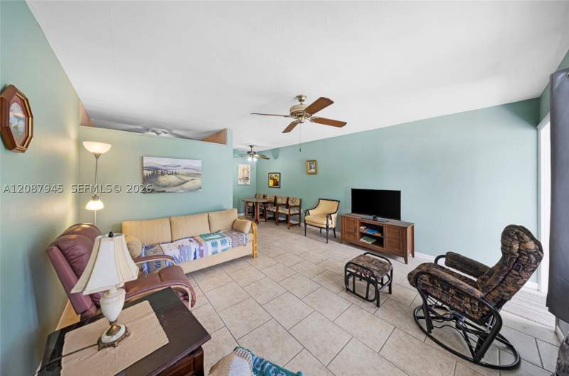 1 bedroom StockCooperative at 15610 NE 6th Ave 7D, Golden Towers No 2 Inc -, Miami — photo 3