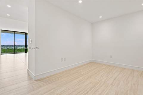 2411 Laguna Cir 1402, Miami FL - photo 8 of 52
