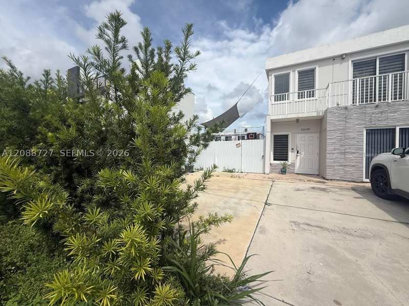 4 bedroom SingleFamilyResidence at 26149 SW 137th Ave, Vitran At Naranja Estates, Homestead — photo 1