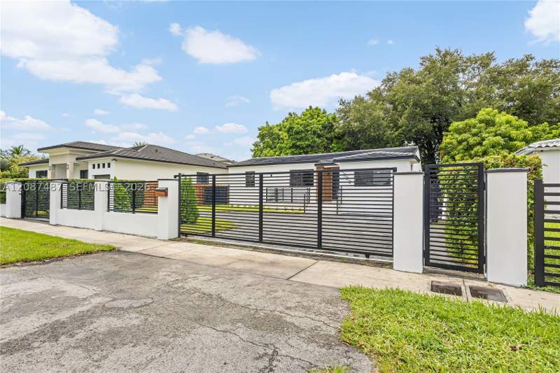 4 bedroom SingleFamilyResidence at 1980 SW 32nd Ave, Coral Gate Sec B, Miami — photo 2