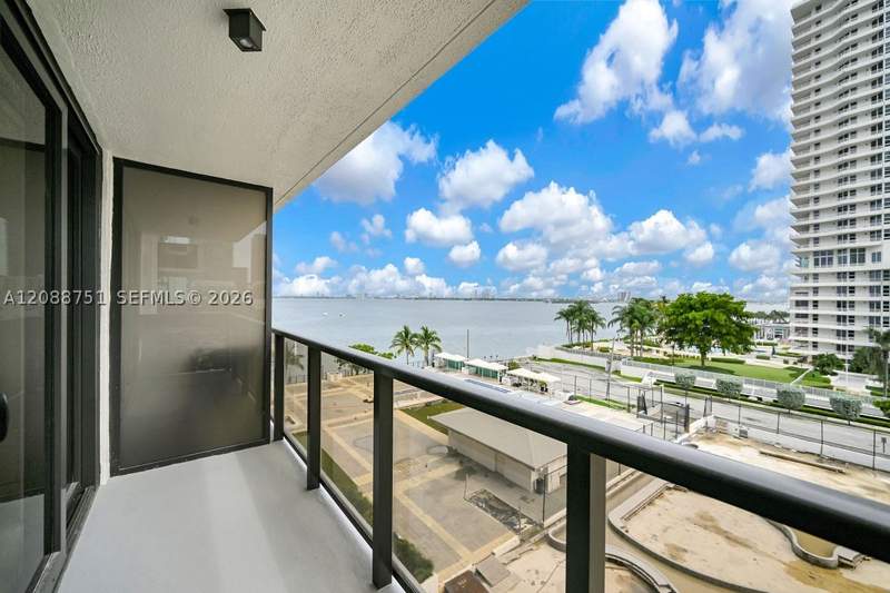 1 bedroom Condominium at 600 NE 36th St 508, Charter Club Condo, Miami — photo 3