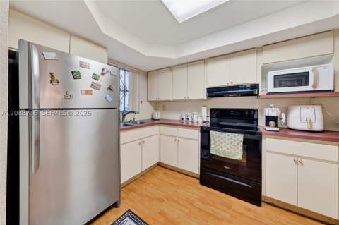 305 W 68th St 419, Hialeah FL - photo 10 of 47