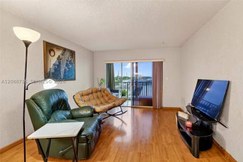 305 W 68th St 419, Hialeah FL - photo 19 of 47