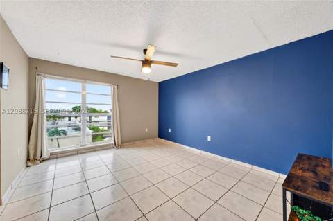 305 W 68th St 419, Hialeah FL - photo 22 of 47