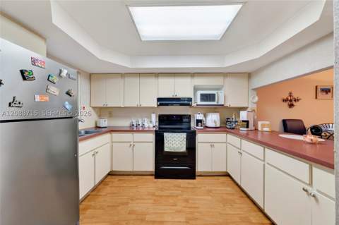 305 W 68th St 419, Hialeah FL - photo 7 of 47