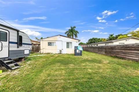 110 NE 9th Ct, Homestead FL - photo 23 of 26