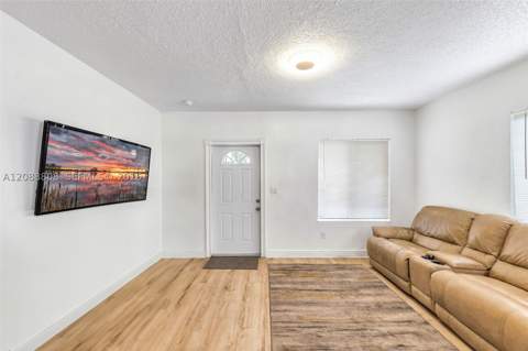 110 NE 9th Ct, Homestead FL - photo 7 of 26
