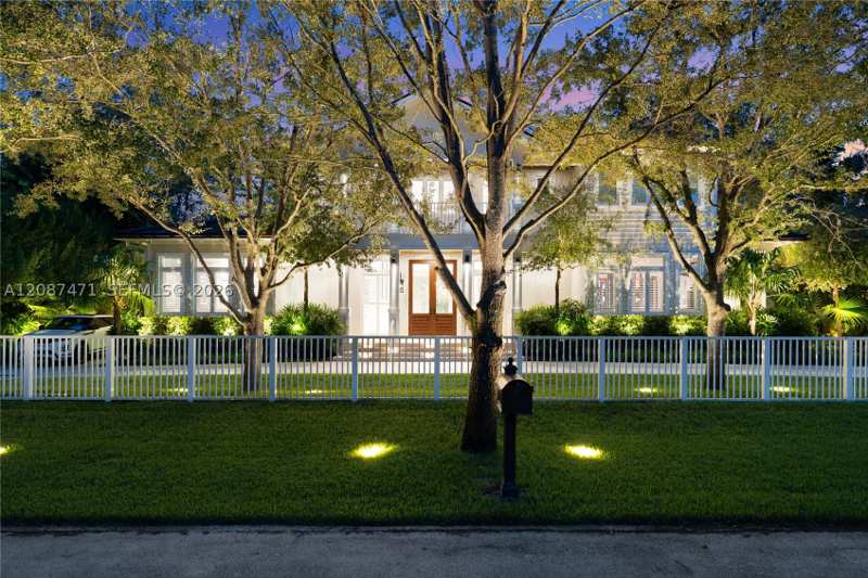 5 bedroom SingleFamilyResidence at 7220 SW 125th St, Chapman Field Heights, Pinecrest — photo 1