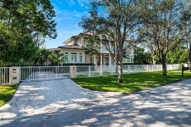 5 bedroom SingleFamilyResidence at 7220 SW 125th St, Chapman Field Heights, Pinecrest — photo 4