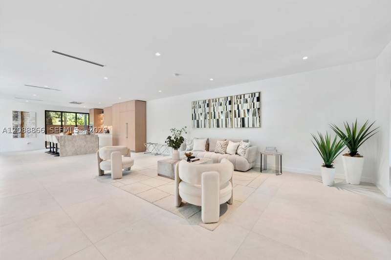 4 bedroom SingleFamilyResidence at 300 NE 48th St, Brentwood, Miami — photo 4