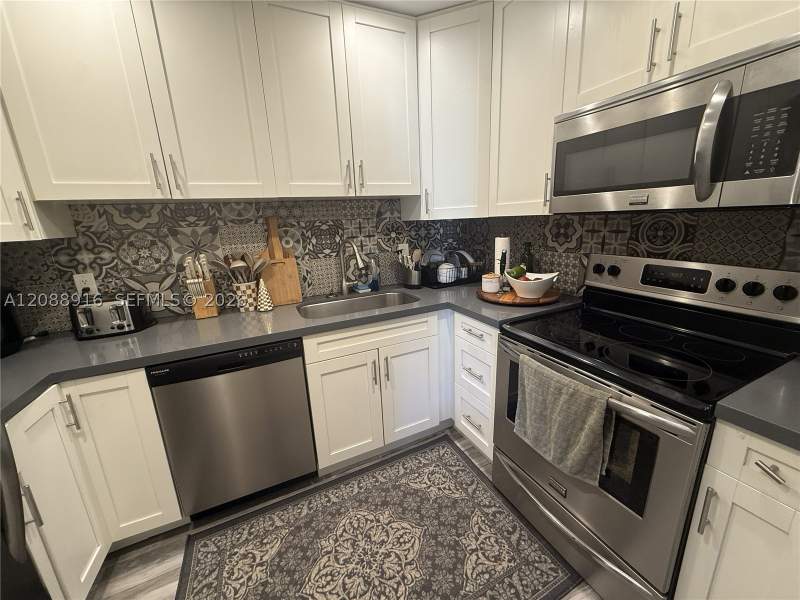 2 bedroom Condominium at 7823 Miller Dr C207, Lakewood Villas Condo, Miami — photo 2