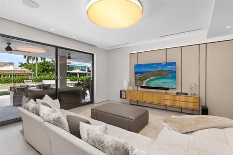 16495 NE 32nd Ave, North Miami Beach FL - photo 13 of 55