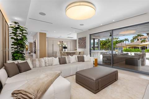 16495 NE 32nd Ave, North Miami Beach FL - photo 14 of 55